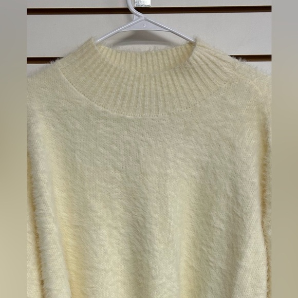 GB Gianni Bini Sweater Mock Turtle Neck Fuzzy Stretchy Soft NWT Size XL Cream - Picture 3 of 10